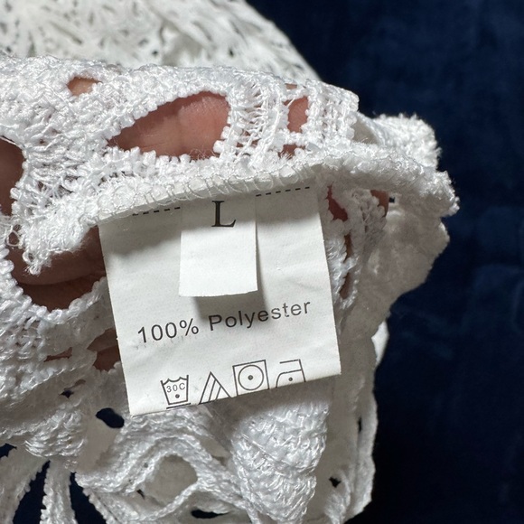 Elegant White Floral Lace Crop Top - Picture 3 of 6